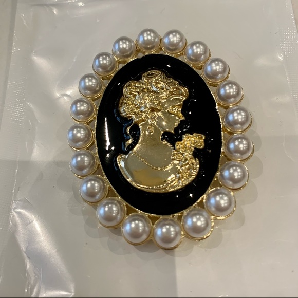 Pearl Brooch （brand new) - Picture 3 of 3